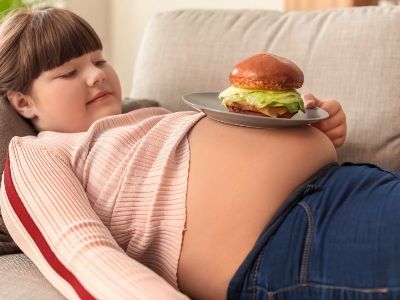 Erişkin yaşlarında obezitenin neden olduğu problemlerin temeli çocukluk yaşlarında atılmaktadır. 